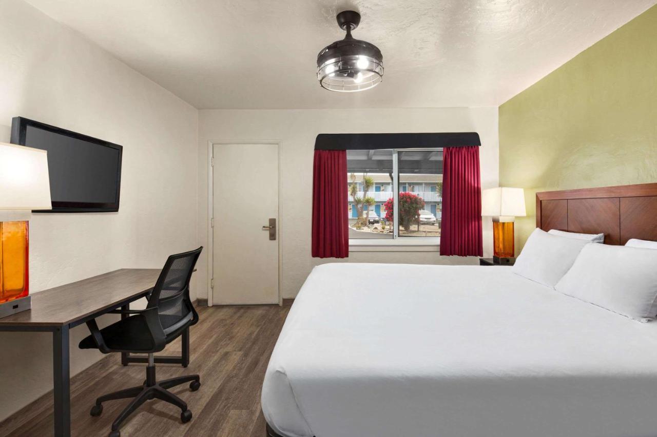 Baymont By Wyndham Fort Bragg Ngoại thất bức ảnh